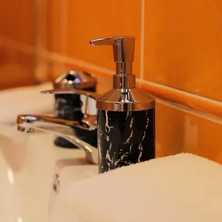 公寓 Miku - Perfect 1bedroom At Komuna E Parisit *