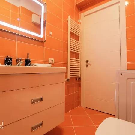 Miku - Perfect 1bedroom At Komuna E Parisit *