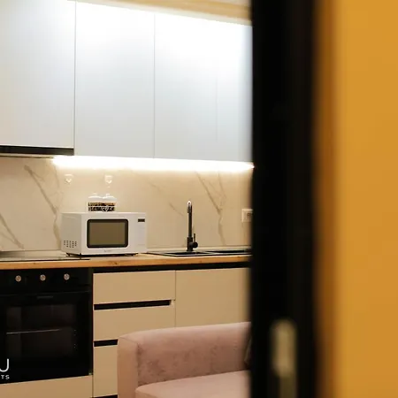 Miku - Perfect 1bedroom At Komuna E Parisit *