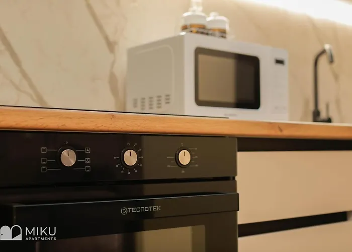 Miku - Perfect 1bedroom At Komuna E Parisit